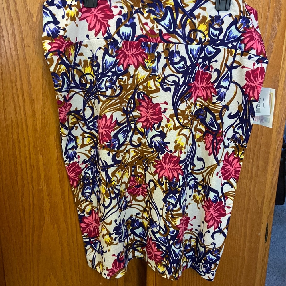 Beautiful new with tags  Lularoe Cassie pencil skirt.  Size 2XL.